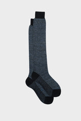 A pair of Bresciani 'Attilio' long socks in a cotton and linen blend, featuring a houndstooth pattern in blue and jeans