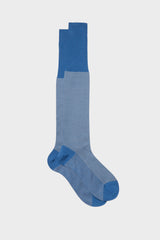 Bresciani Leo long socks in extrafine mercerised Egyptian cotton, with a light blue aluminium houndstooth pattern.