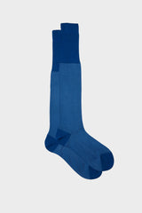 Bresciani Giulio long socks in extrafine mercerised Egyptian cotton, in a solid light blue color with a herringbone pattern.