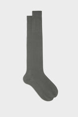Bresciani Cesare socks in extrafine mercerised Egyptian cotton, in a solid medium grey color with ribbed knit texture.