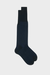 Bresciani Fabio long socks in extrafine mercerised Egyptian cotton, with a navy bue pindot pattern.