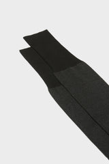 Close-up of the herringbone pattern and the high cuff on Bresciani Giulio socks, in a black color.