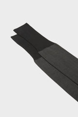 Close-up of the herringbone pattern and the high cuff on Bresciani Giulio socks, in a dark grey color.