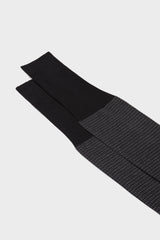 Close-up of the houndstooth pattern on the cuff of Bresciani Leo socks, in a dark grey color.