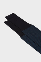 Close-up of the houndstooth pattern on the cuff of Bresciani Leo socks, in a navy color.