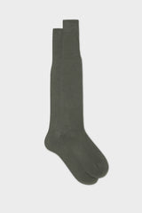 Bresciani Lorenzo long socks in extrafine mercerised Egyptian cotton, in a solid medium grey color.