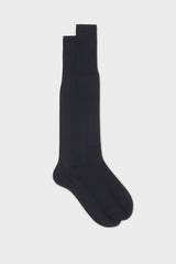 Bresciani Lorenzo long socks in extrafine mercerised Egyptian cotton, in a solid navy color.