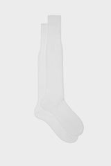 Bresciani Lorenzo long socks in extrafine mercerised Egyptian cotton, in a solid white color.