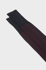 Close-up of the fine ribbed texture on the cuff of Bresciani Mario socks, in a navy red color.