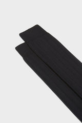 Close-up of the ribbed knit and hand-linked toe on Bresciani Massimo socks, in a solid navy color.