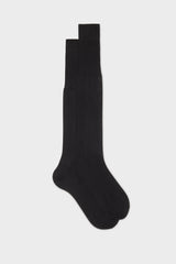 Bresciani Celio long socks in 100% Organzino silk, in a solid black color with a single rib detail