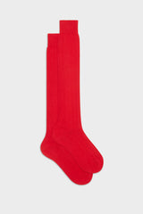 Bresciani Massimo long socks in Pima cotton, not mercerized for superior softness, with a ribbed knit texture and a solid red color.